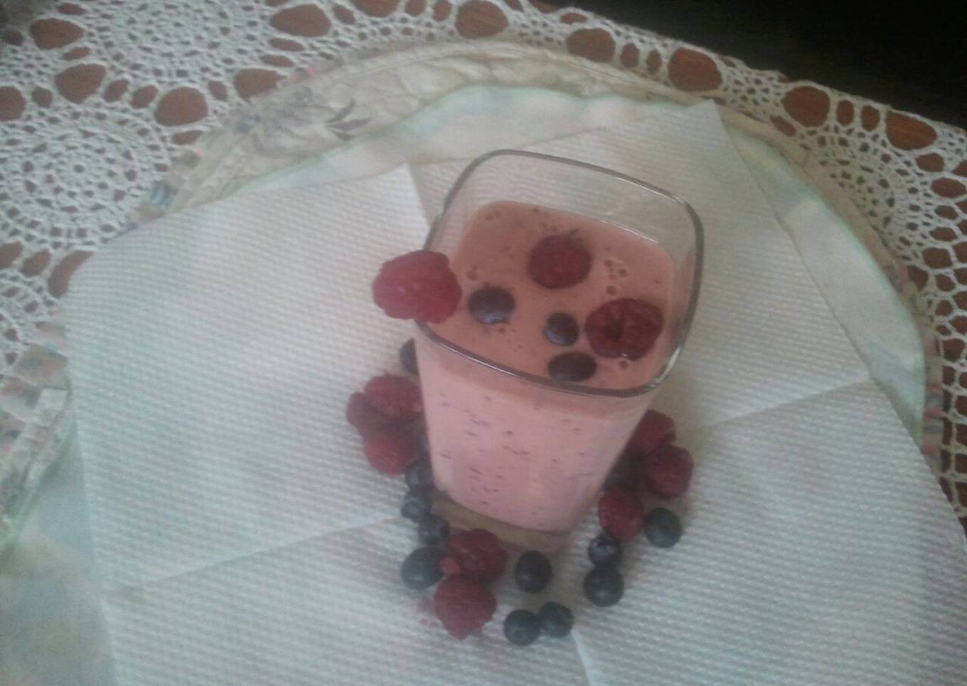 Blueberry and raspberry smoothie
