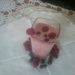 A picture of Blueberry and raspberry smoothie.