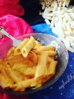 पिंक सॉस पास्ता (pink sauce pasta recipe in hindi) रेसिपी मुख्य फोटो