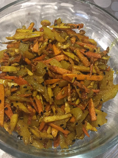 अचारी कच्ची हल्दी सब्ज़ी(Achari kachhi haldi sabzi recipe Hindi) रेसिपी मुख्य फोटो