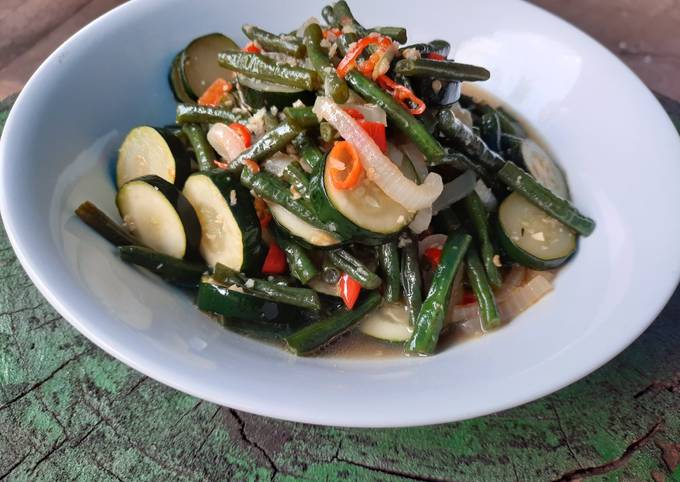 Tumis zucchini kacang panjang