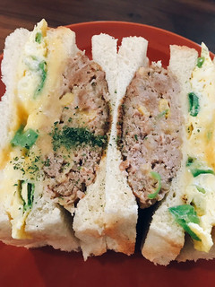 漢堡肉嫩蛋三明治 的食譜成品照片
