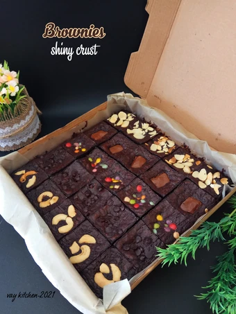 Langkah Gampang Membikin Resep Brownies Shiny Crust yang Uenak Anti Ribet, Lezat Sekali