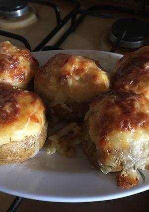 Foto principal de Patatas rellenas de jamón ibérico y queso gratinadas al horno