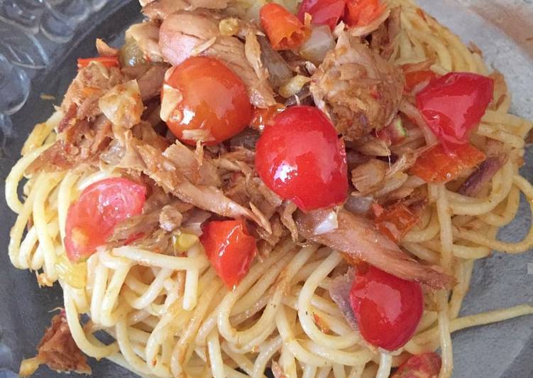 Cara Gampang Menyiapkan Spaghetti aglio olio spicy tuna yang Enak Banget