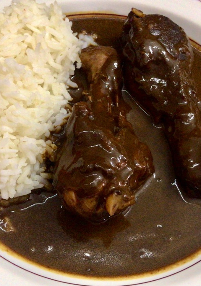 Una foto de Pollo con mole