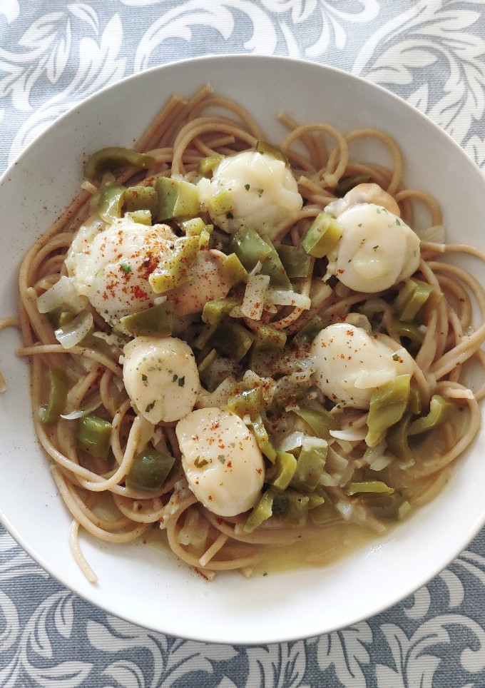 Una foto de Spaghetti con zamburiñas a la marinera