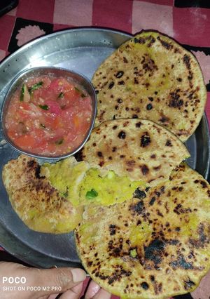 आलू का पराठा (aloo ka paratha recipe in Hindi) रेसिपी मुख्य फोटो