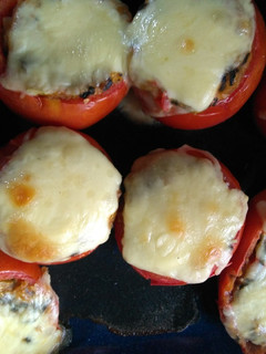 Una foto de Tomates Rellenos de verduras 🍅