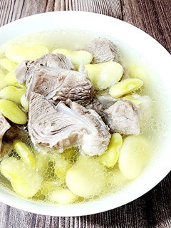 皇帝豆清燉嫩骨湯 的食譜成品照片