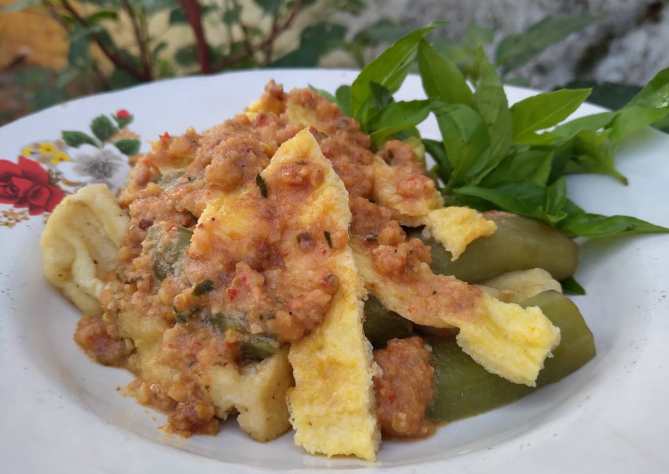 Terong, Tahu, Telur Siram Bumbu Pecel