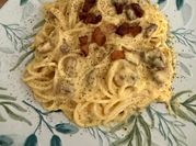 Una foto de spaghetti carbonara