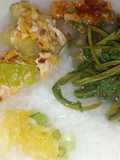 Bubur Nasi Berlaukkan Telur, Mangga dan Peria Goreng Pedas Serta Sambal Halia