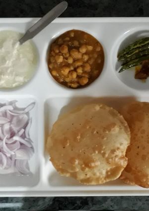 A picture of Chole bhature.
