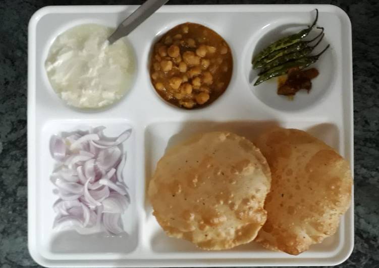 Simple Way to Prepare Favorite Chole bhature