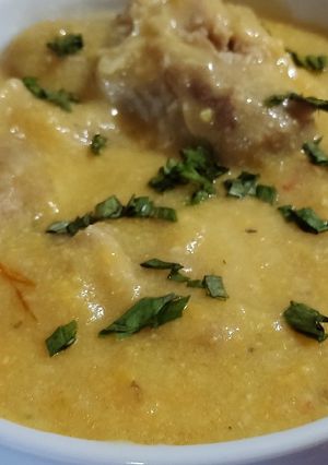 Una foto de Crema de maíz con tamales y codillo de cerdo