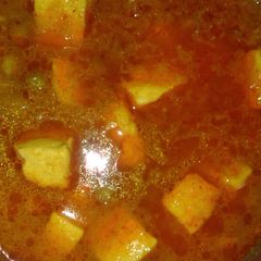 A picture of Mattar paneer.