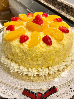 Una foto de Tarta con frutas y nata