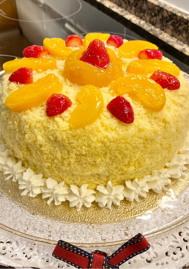 Una foto de Tarta con frutas y nata