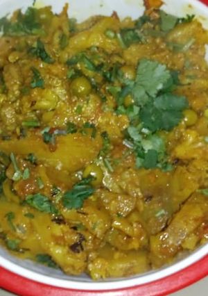 A picture of Aloo Gobi Matar (Potato, Cauliflower, and Pea Curry).
