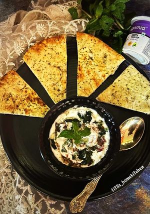 A picture of Herby Yoghurt Dip.