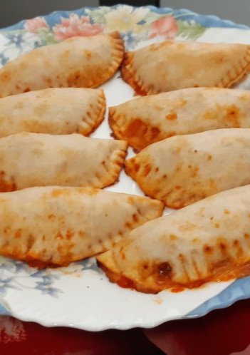 Una foto de Empanadillas de verduras, bacon y huevo