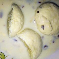 A picture of رس ملائی.
