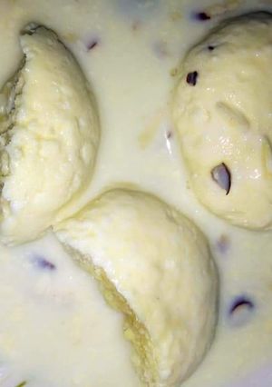A picture of رس ملائی.