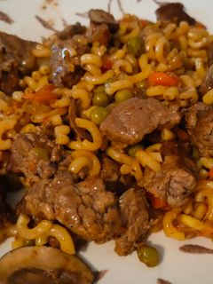 Una foto de Espaldilla guisada con fideuá