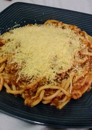 Una foto de Pasta a la boloñesa con queso parmesano