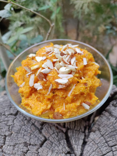 ગાજર નો હલવો (Gajar Halwa Recipe In Gujarati) રેસીપી મુખ્ય ફોટો