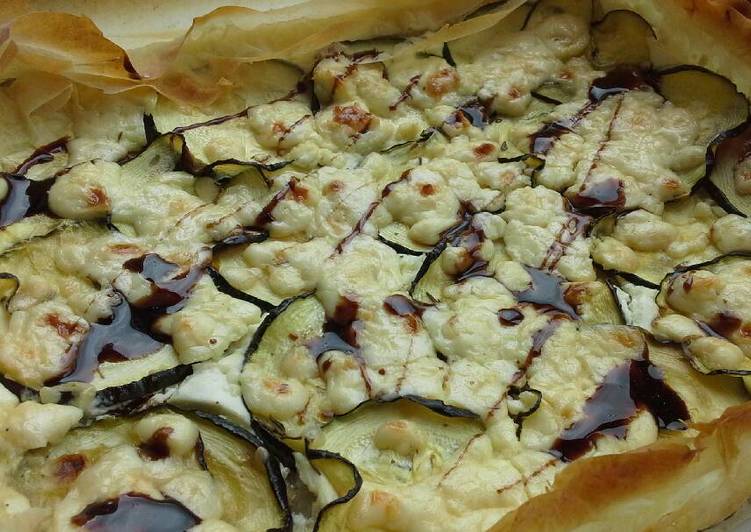 Tarta de yogur griego, feta y calabacín
