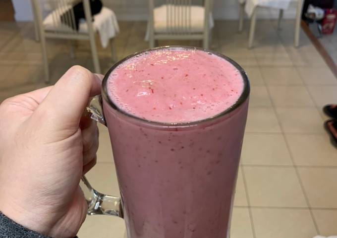 Cách Làm Món Sinh tố dâu chuối (strawberry and banana smoothie) / Healthy  của Justin Nguyen - Cookpad