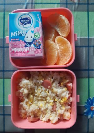 Foto resep Bekal anak simple 1 (nasi goreng sosis)