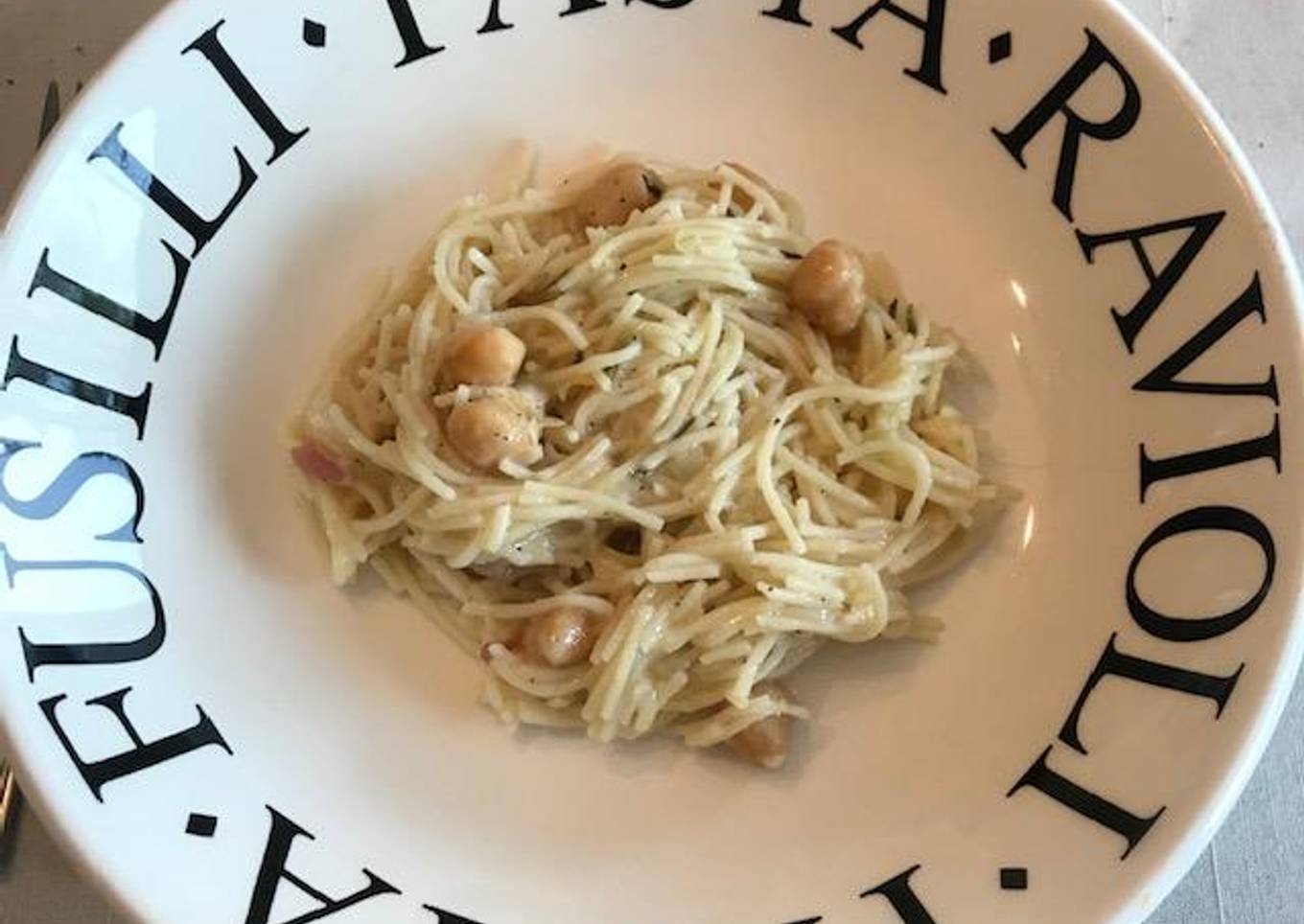 Capellini con garbanzos
