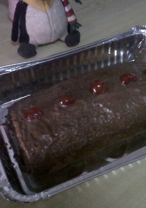 Una foto de Brazo gitano con chocolate y cerezas