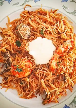 Una foto de "Fideus rossos amb escupinyas" (Fideos dorados con berberechos)