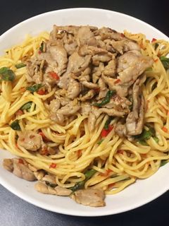 รูปของ สปาเก็ตตี้กะเพราหมูนุ่ม🍝🐷