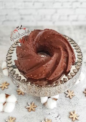 Une photo de Gateau au chocolat glacage facon rocher