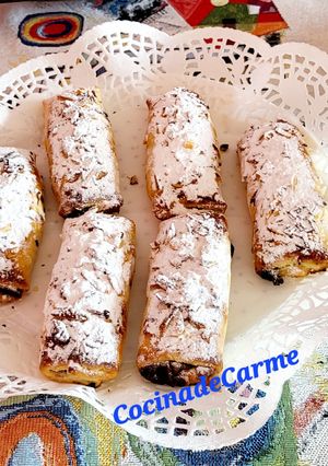 Una foto de Rollitos de Hojaldre con Membrillo, Chocolate y Almendras