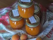 Una foto di marmellata di albicocche