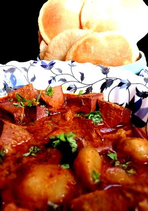 ग्रेवी वाली कटहल की सब्जी और पूरी (gravy wali kathal ki sabzi aur poori recipe in Hindi) रेसिपी मुख्य फोटो