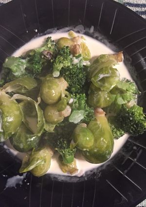 Una foto de Bruselas y brócoli con crema 👏🏻😋