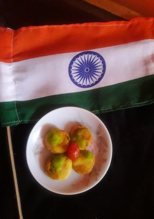 ট্রাই কালারের সুজির সন্দেশ (Tri Colour Sooji Sondesh recipe in Bengali) রেসিপির প্রধান ছবি