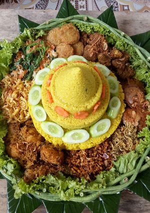 Foto resep Nasi Kuning Magic com / Rice cooker