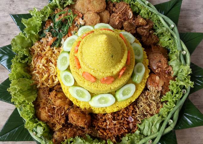 Nasi Kuning Magic com / Rice cooker