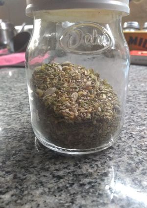 Una foto de Mix de hierbas y semillas para ensaladas
