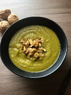 Una foto de Crema de verduras: calabacín, brócoli y judías