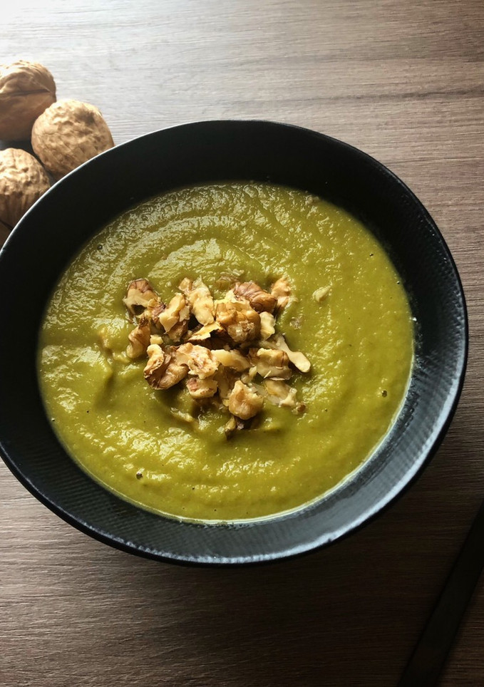 Una foto de Crema de verduras: calabacín, brócoli y judías
