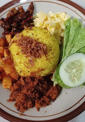 Foto resep Nasi kuning rice cooker